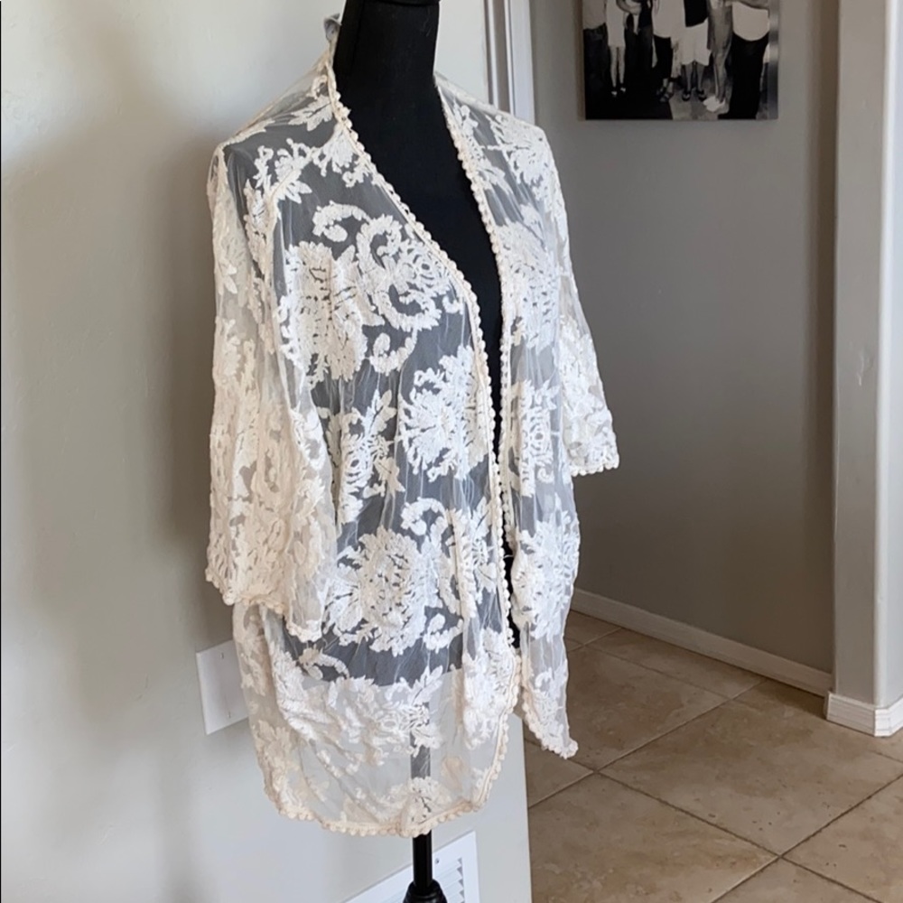 Cato lace kimono